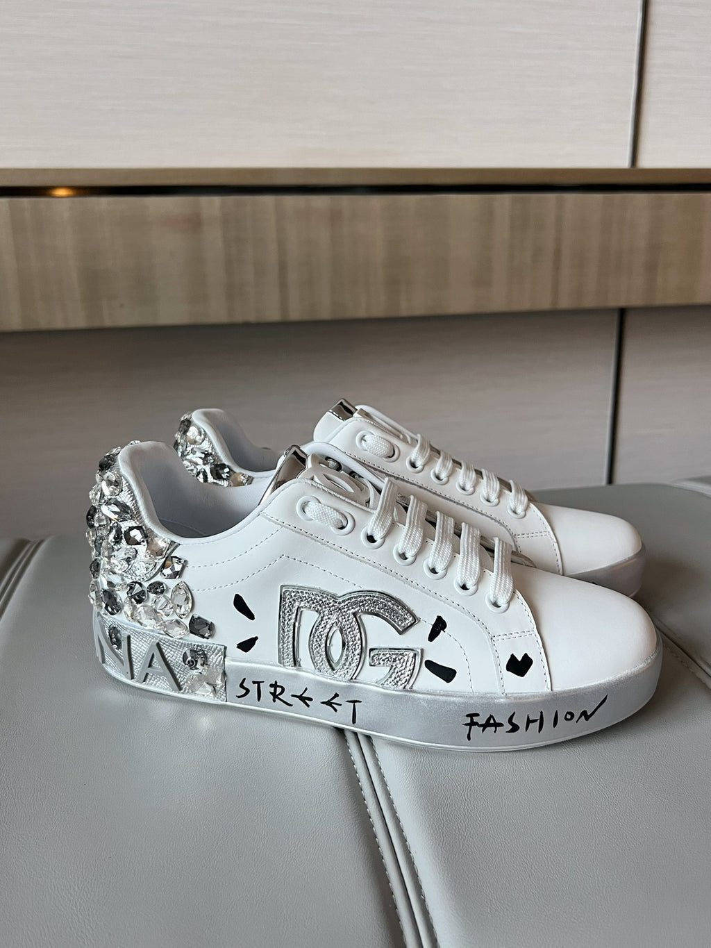 DG hand-sewn diamond buckle casual sneakers 0724090308
