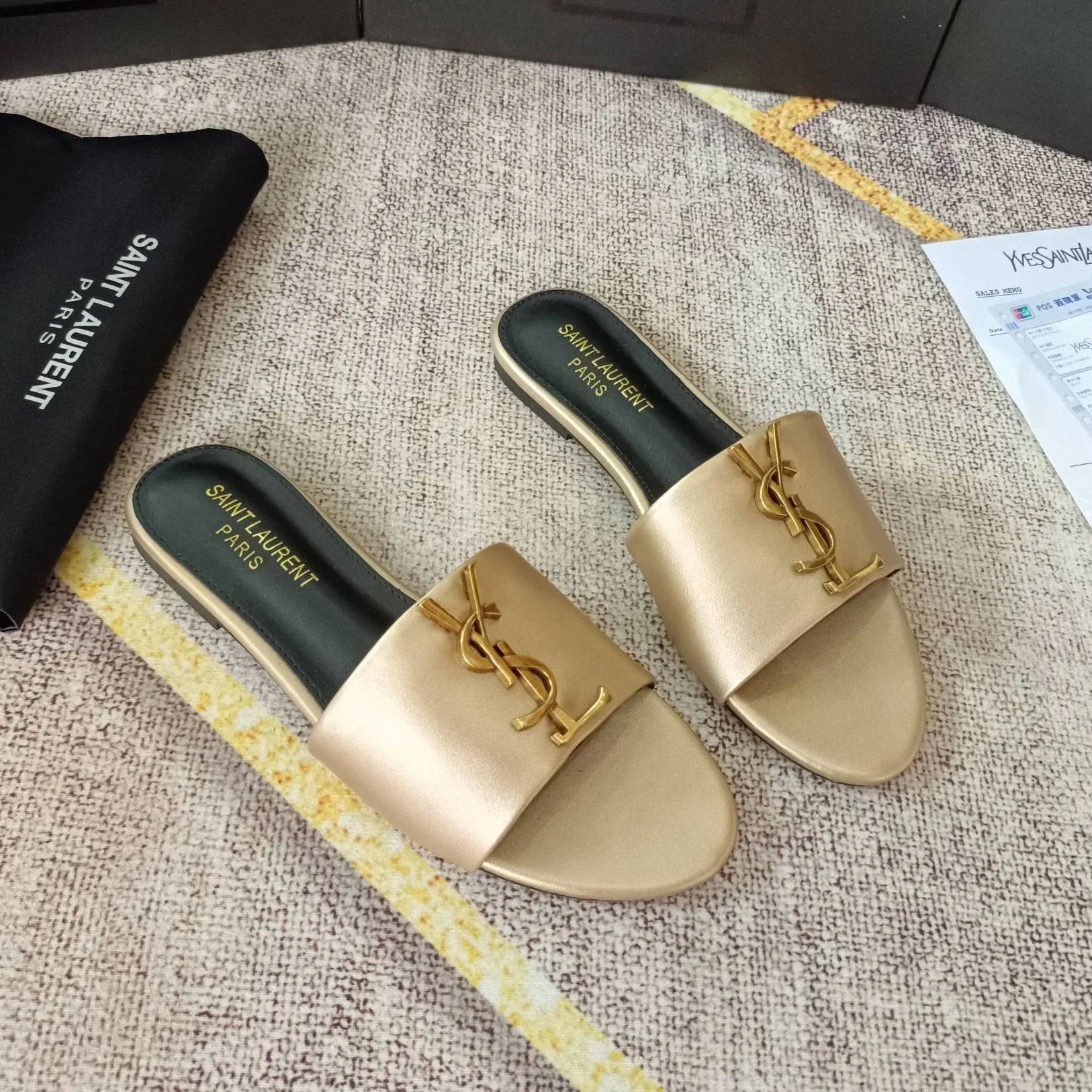 New Slippers Fashion Sandals 1024031124