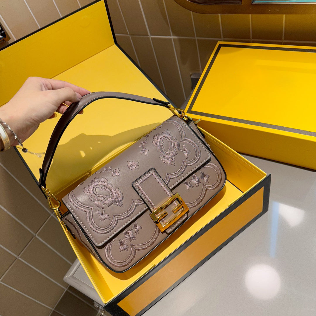 New trendy and fashion bags  CWT1023091321