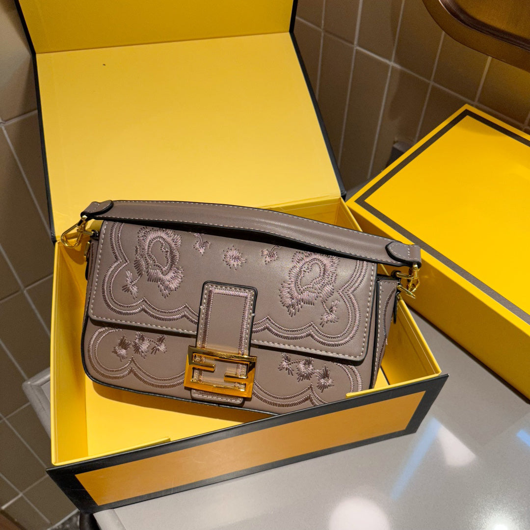 New trendy and fashion bags  CWT1023091321