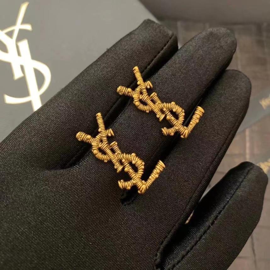 New Fashionable French Earrings 1024010317
