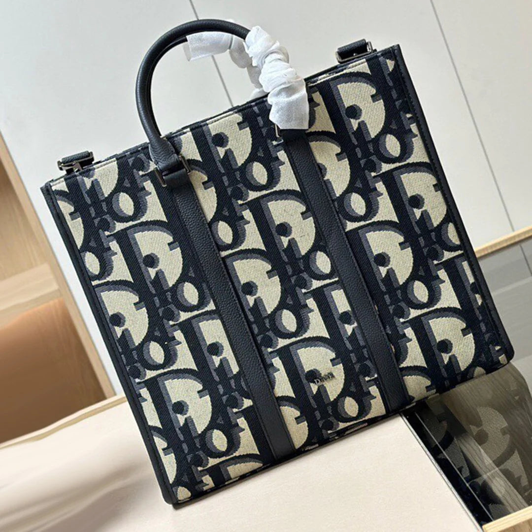 Fashion and versatile tote bags for men and women 1024011112