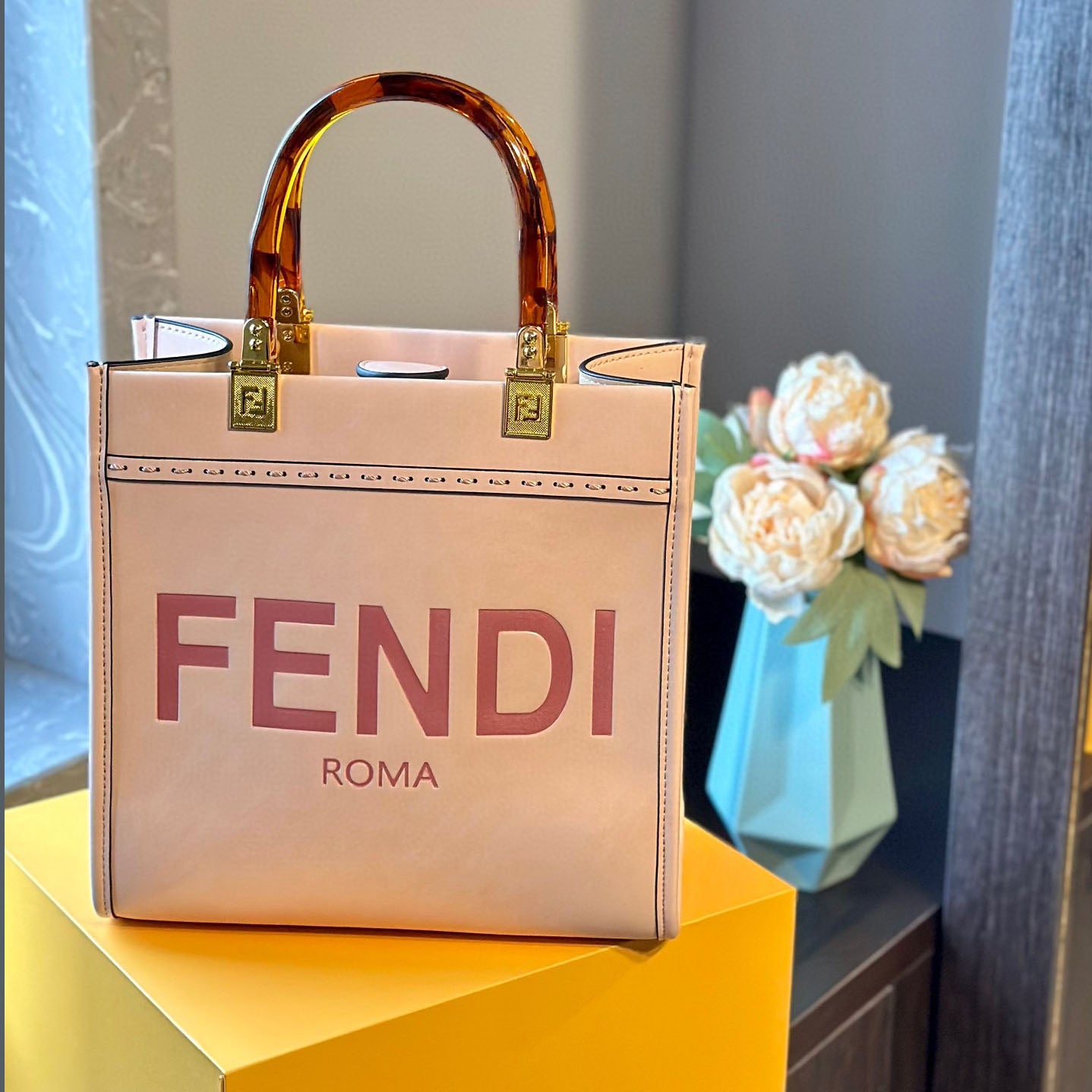 FD Classic Tote XC24092408