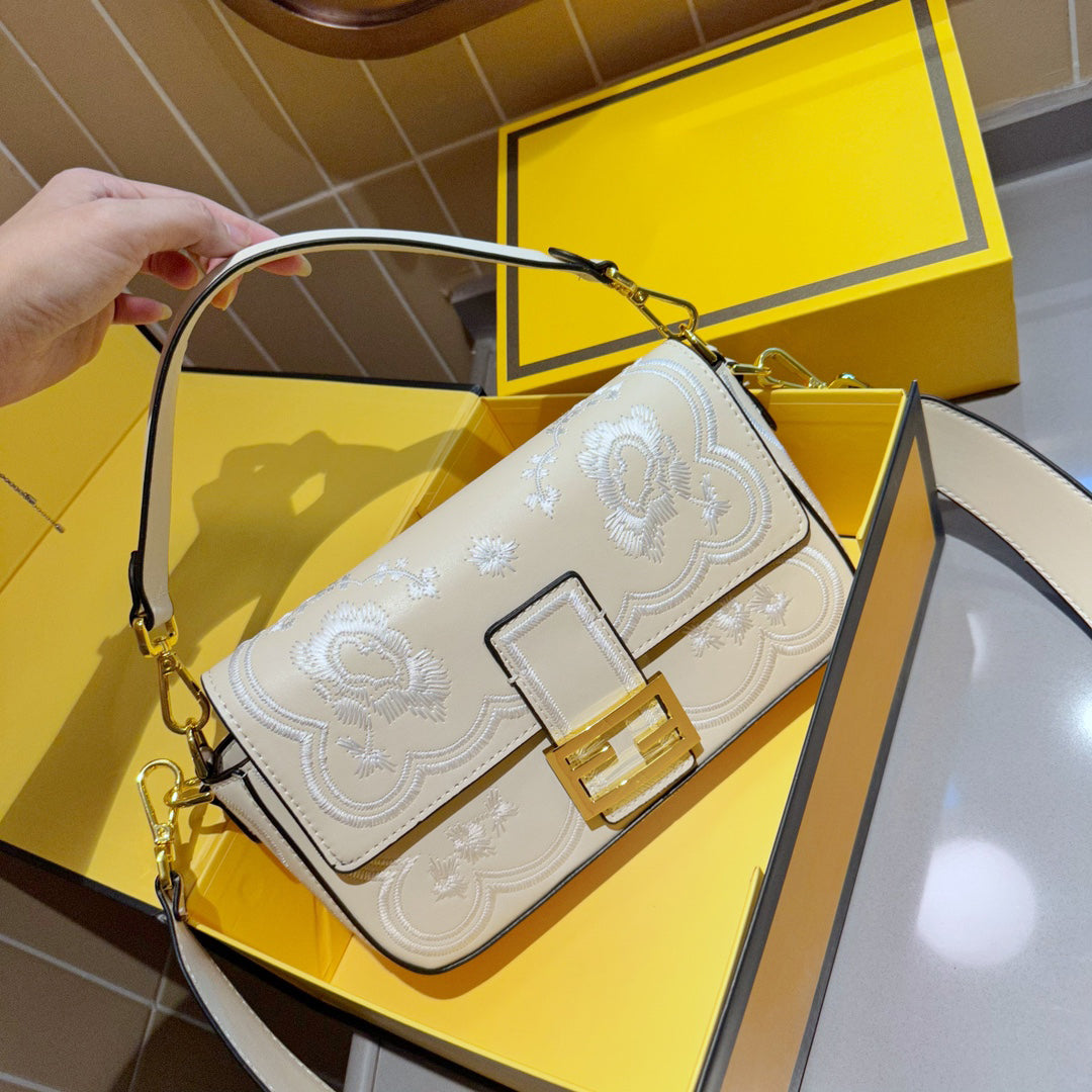 New trendy and fashion bags  CWT1023091321