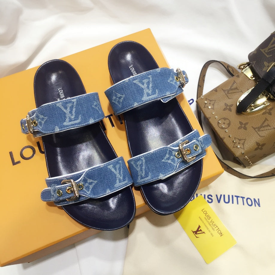New V logo printed sandals fashion casual beach flip flops 0425032402