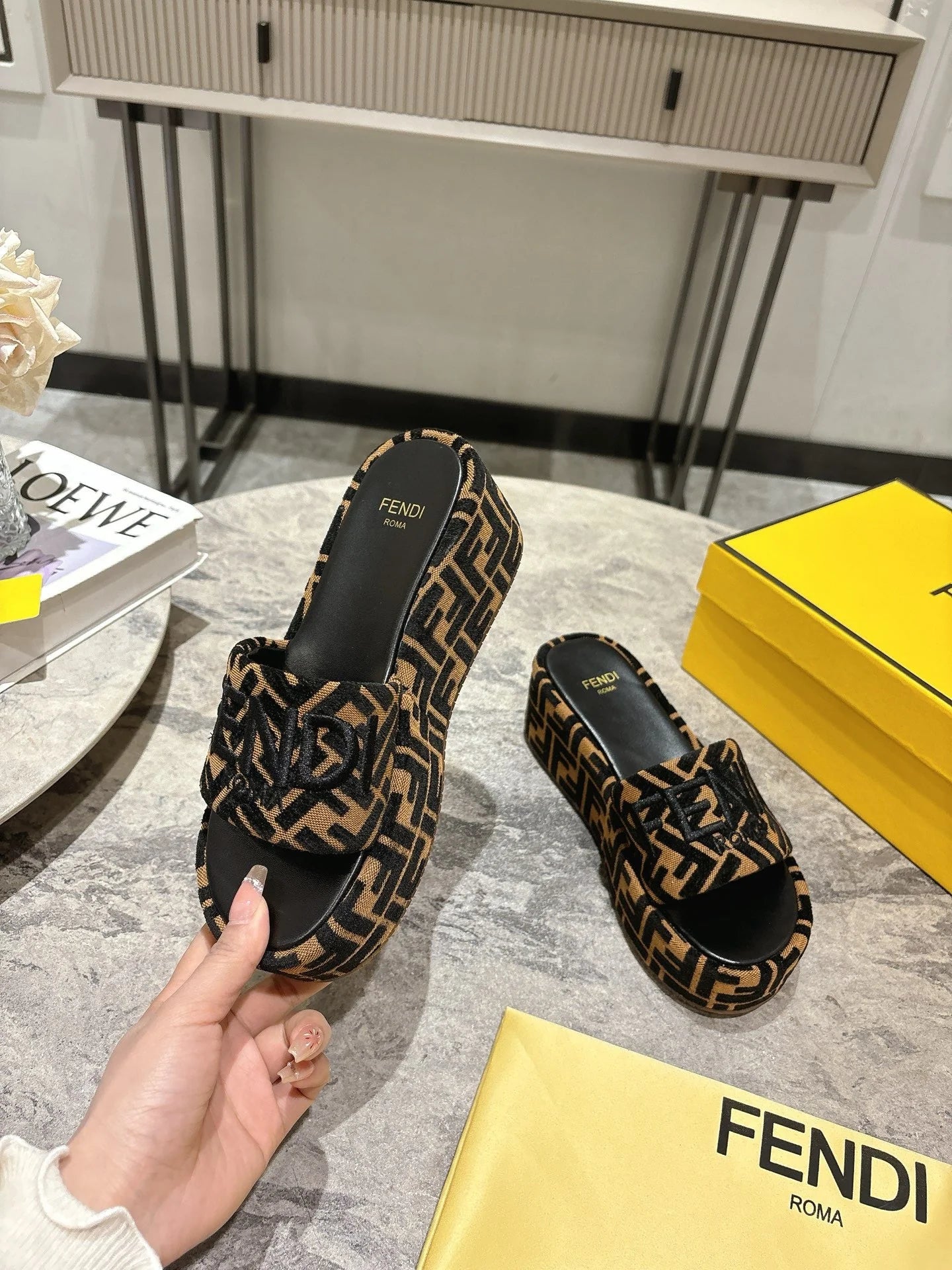 FD Fashion Thick-soled Slippers 0725030503
