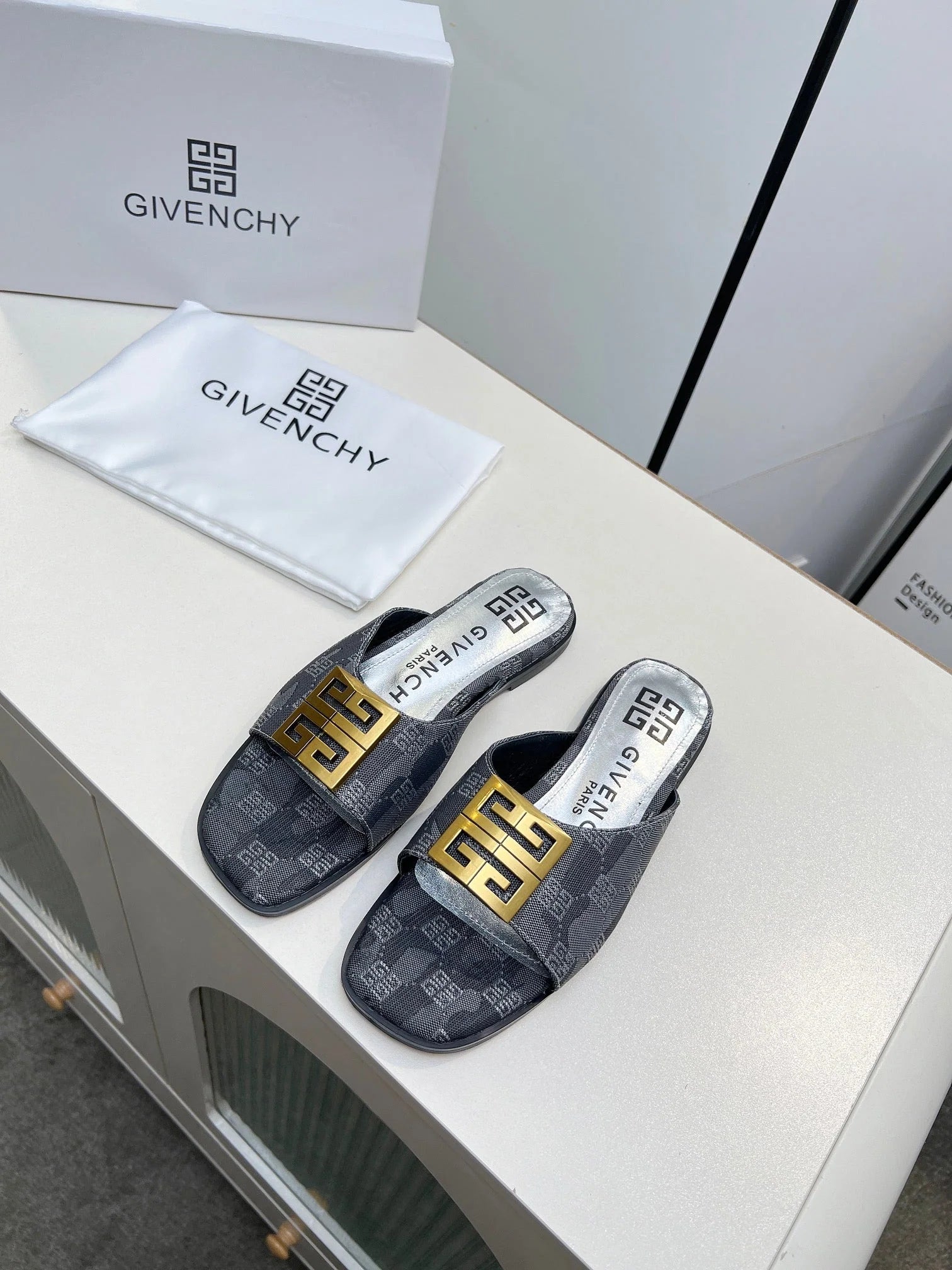 GCY open toe flat slippers 0725031802