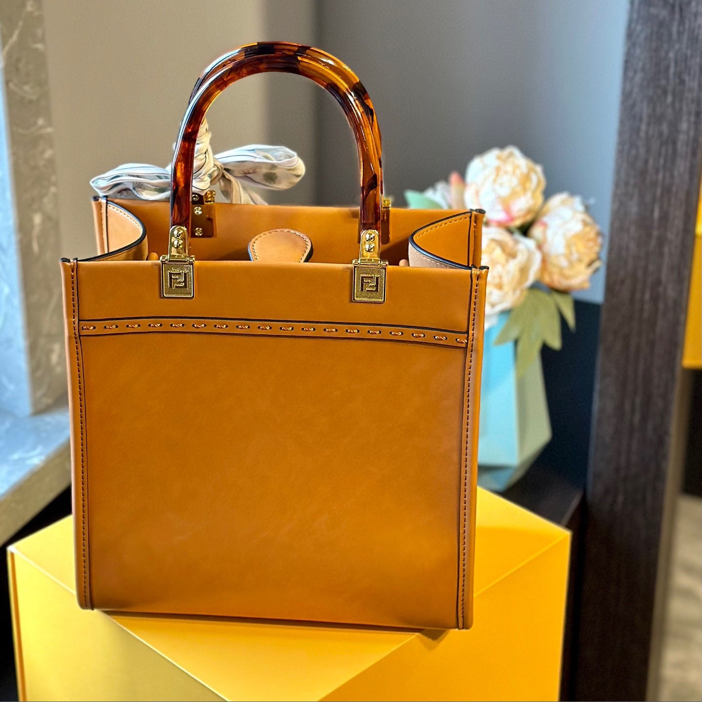 FD Classic Tote XC24092408