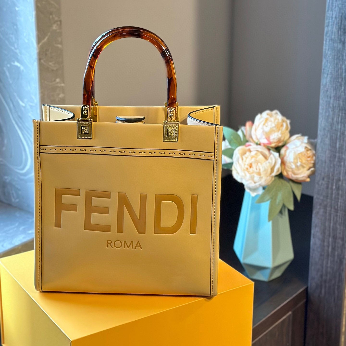 FD Classic Tote XC24092408