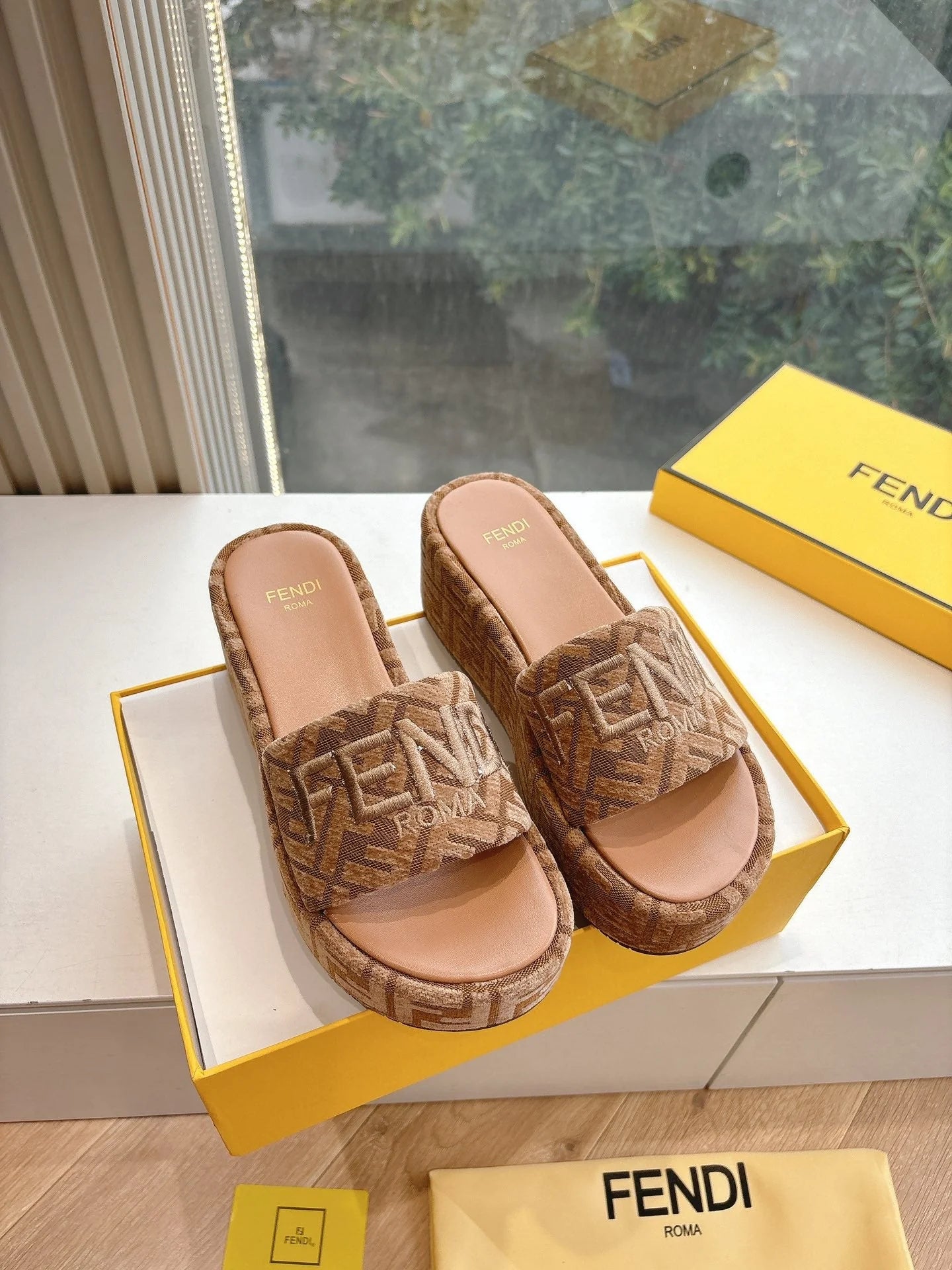 FD Fashion Thick-soled Slippers 0725030503