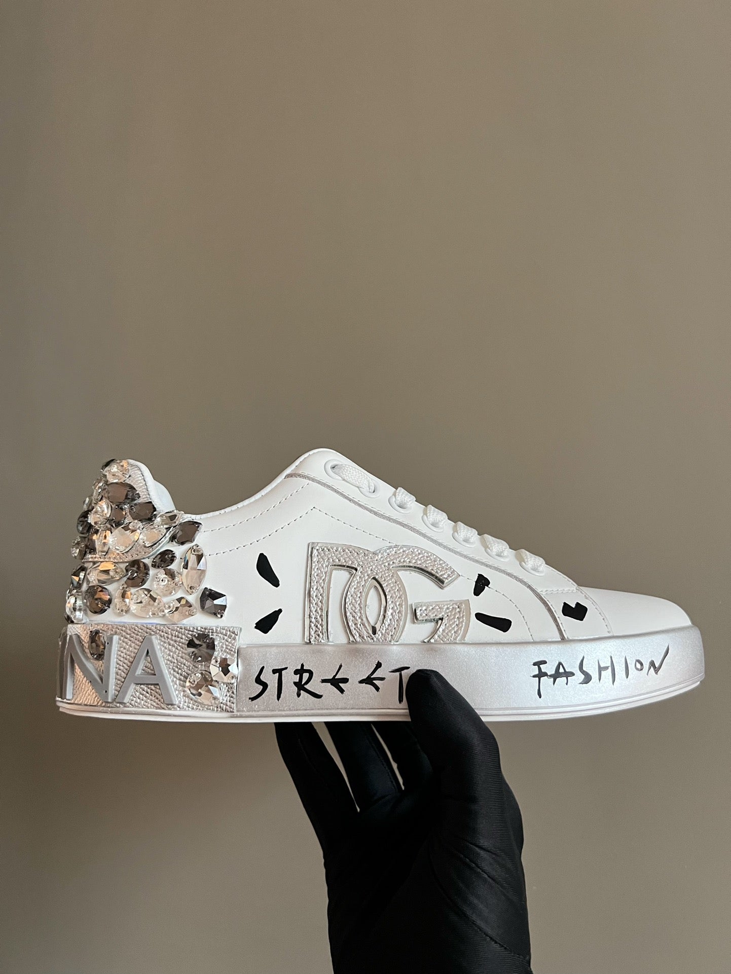 DG hand-sewn diamond buckle casual sneakers 0724090308