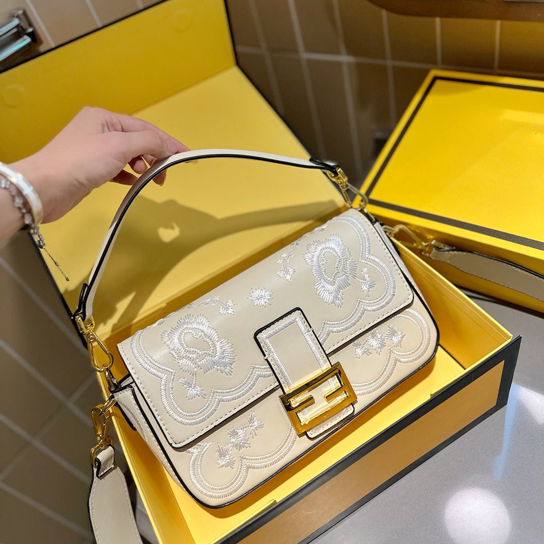 New trendy and fashion bags  CWT1023091321