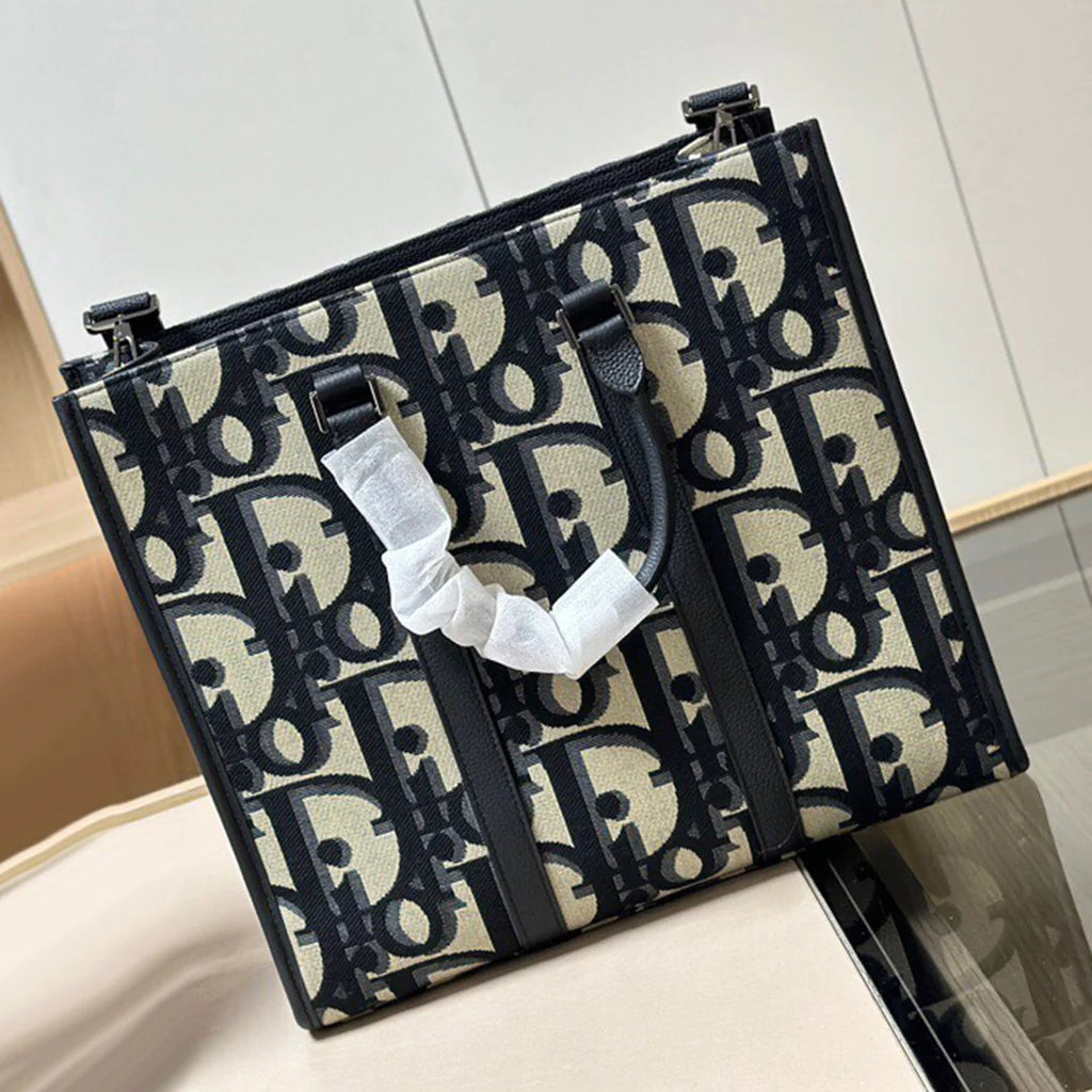 Fashion and versatile tote bags for men and women 1024011112