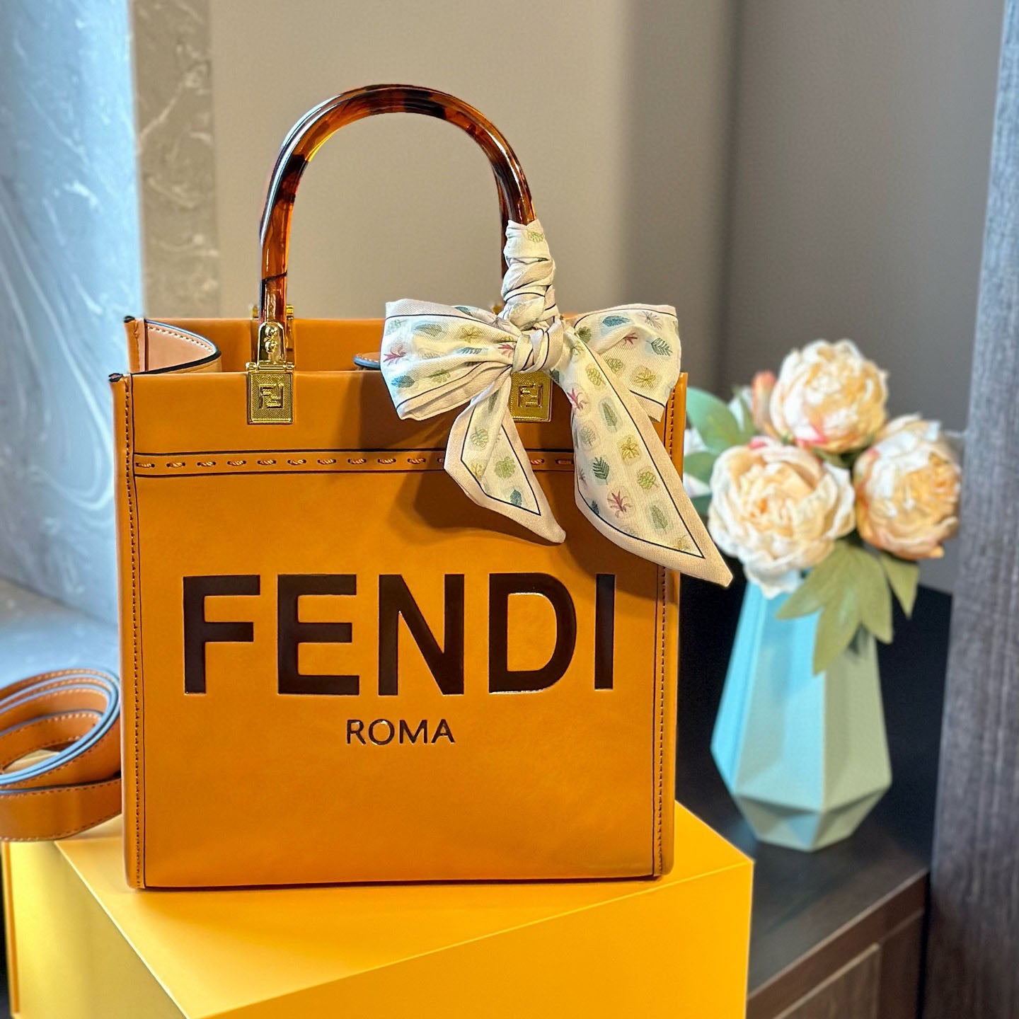FD Classic Tote XC24092408