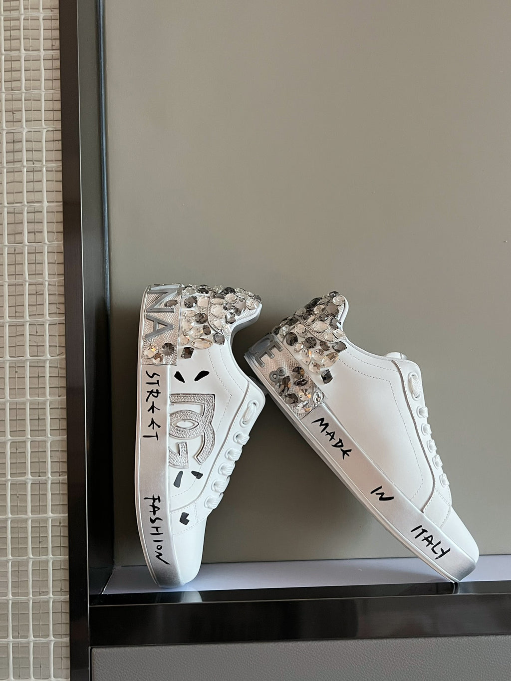 DG hand-sewn diamond buckle casual sneakers 0724090308
