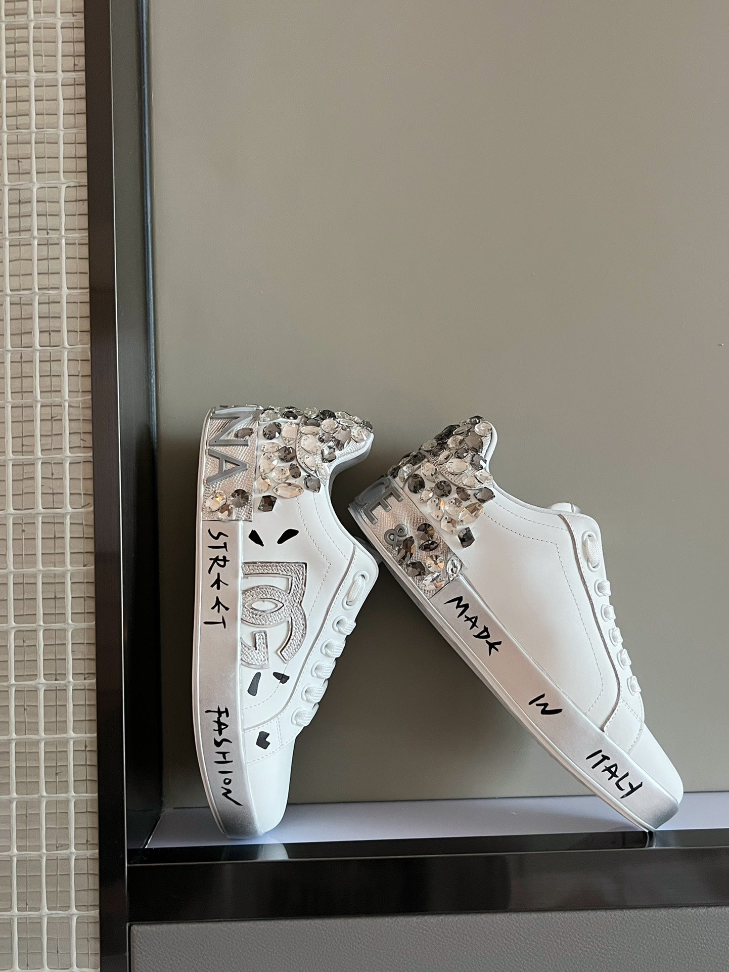 DG hand-sewn diamond buckle casual sneakers 0724090308