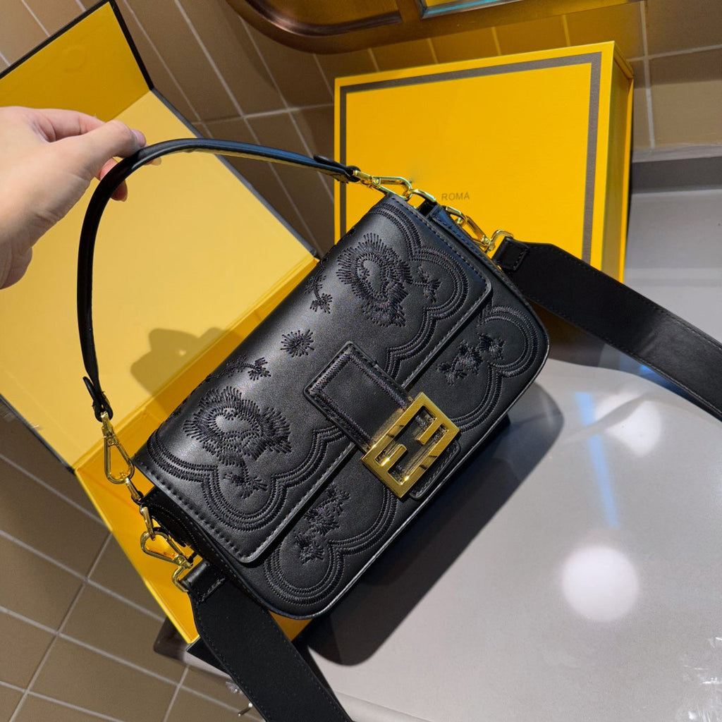 New trendy and fashion bags  CWT1023091321