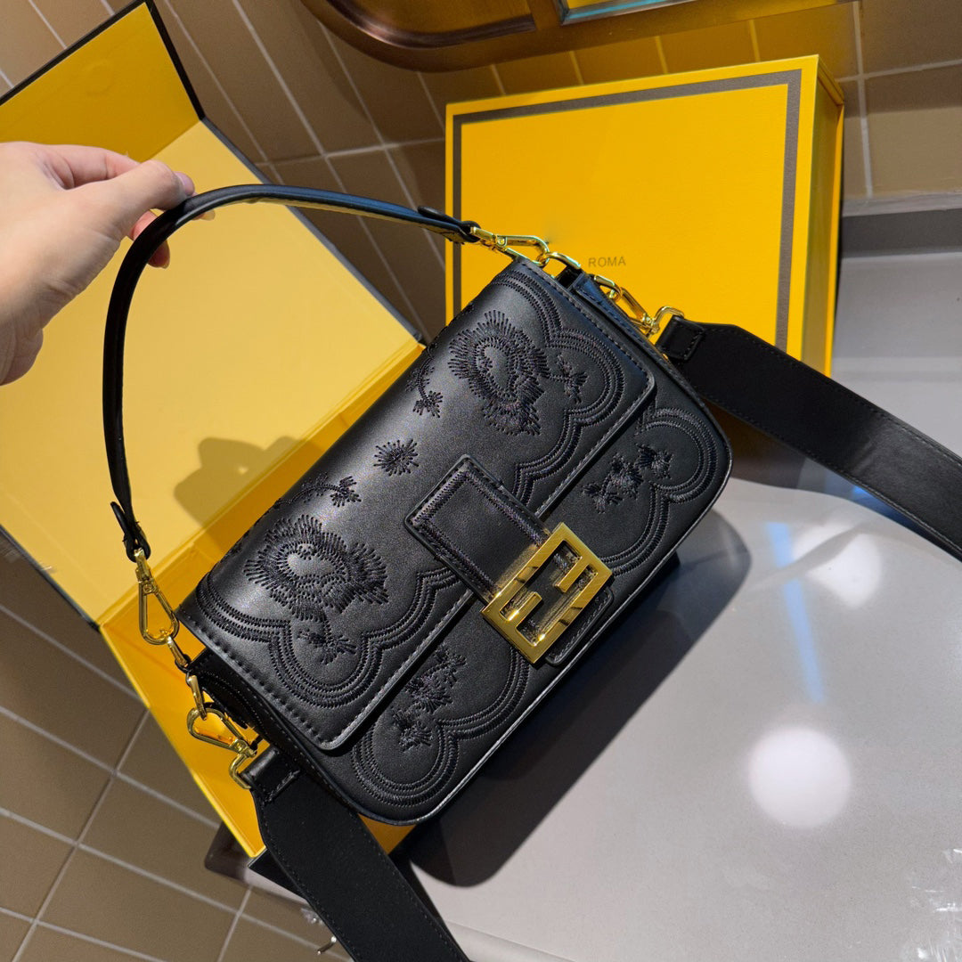 New trendy and fashion bags  CWT1023091321
