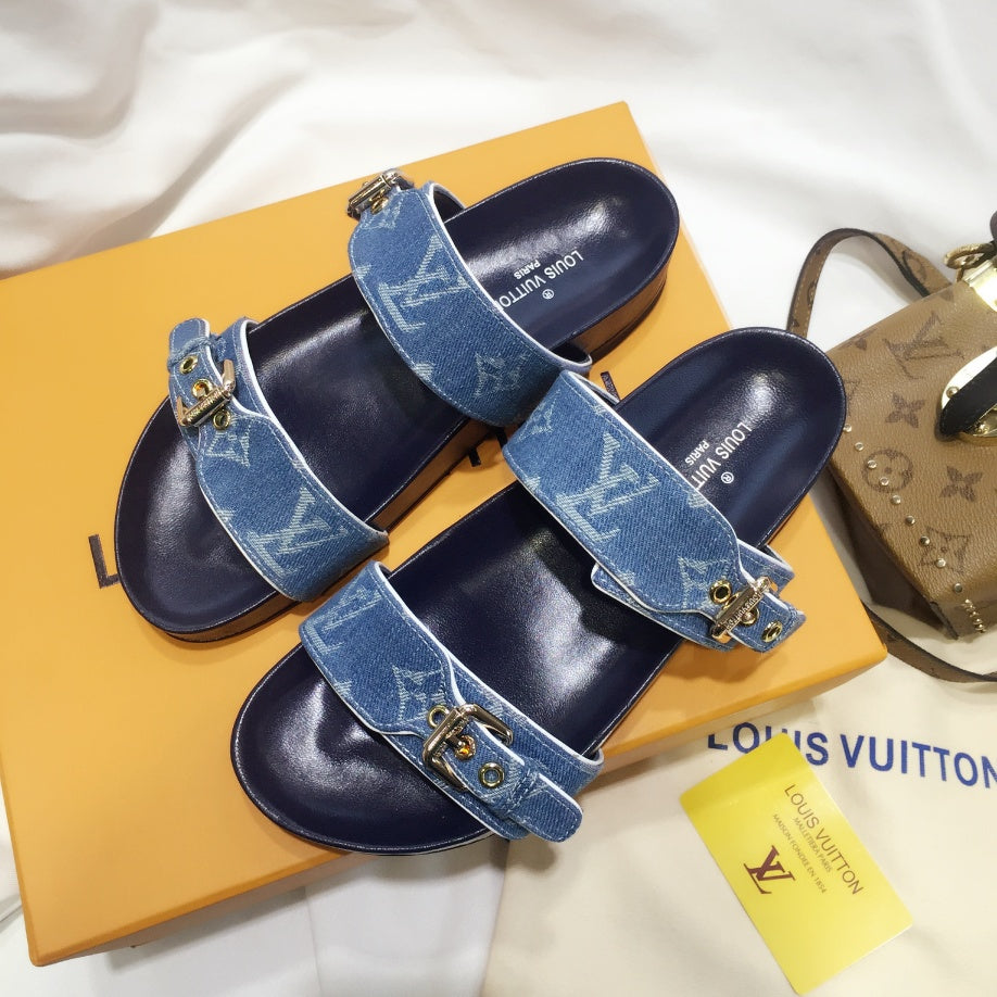 New V logo printed sandals fashion casual beach flip flops 0425032402