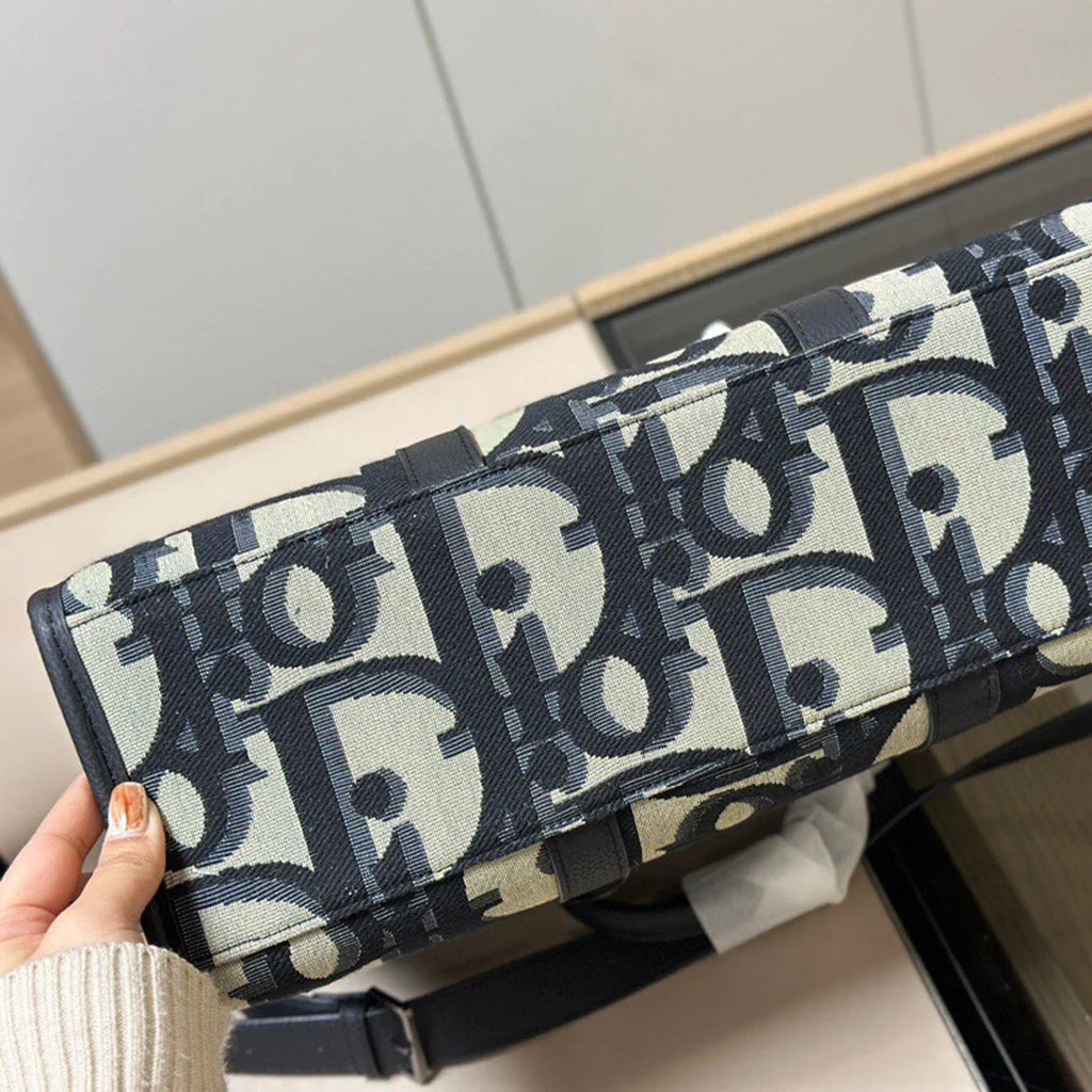 Fashion and versatile tote bags for men and women 1024011112